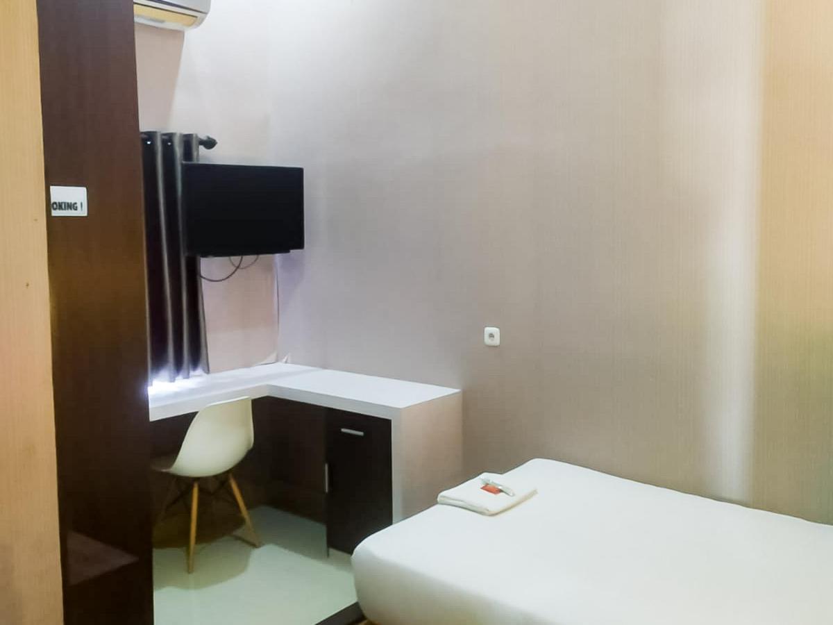 Hotel Reddoorz Syariah Near Sultan Syarif Kasim II Airport Pekanbaru Exterior foto