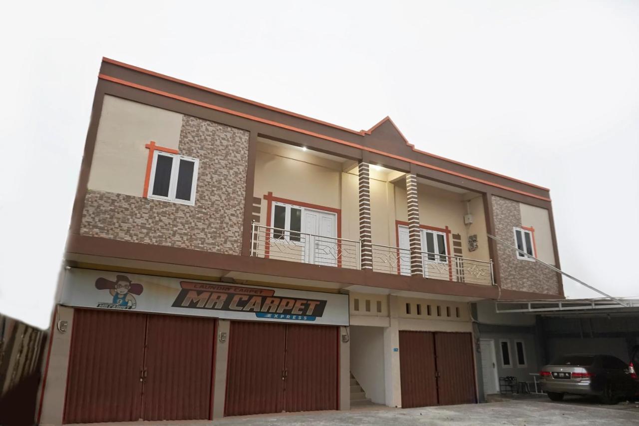 Hotel Reddoorz Syariah Near Sultan Syarif Kasim II Airport Pekanbaru Exterior foto